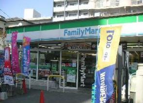 コンビニ　ファミリーマート福岡平尾駅前店（コンビニ）まで76m