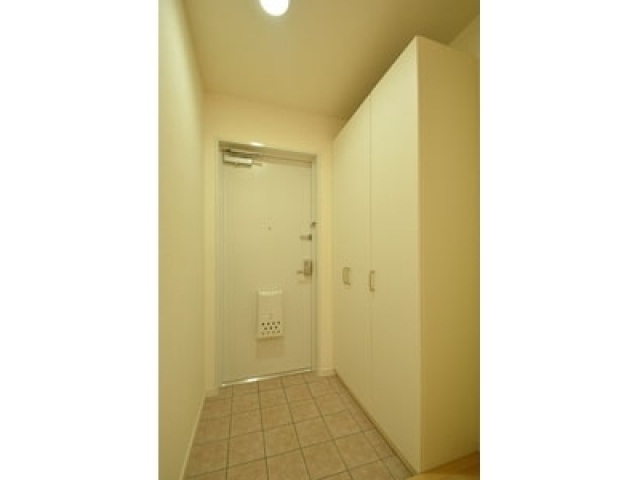 玄関　※別部屋参考写真