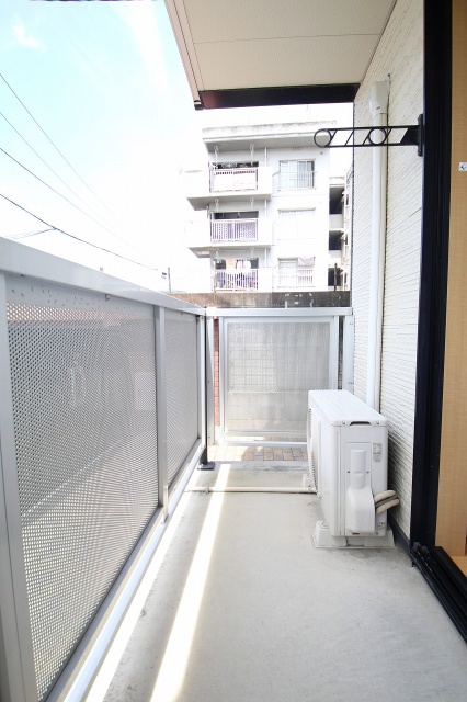 バルコニー　同物件、別号室の写真です。