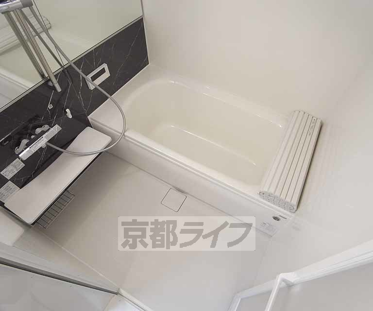 バス・シャワールーム　１日の疲れもスッキリ！ゆっくりおくつろぎください。