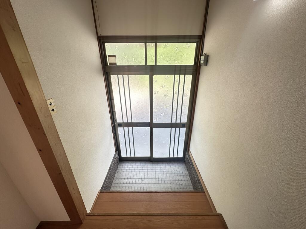 新万賃貸住宅の玄関写真
