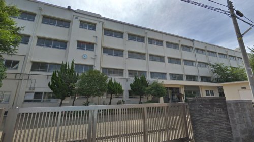 中学校　横浜市立市場中学校（中学校）まで536m