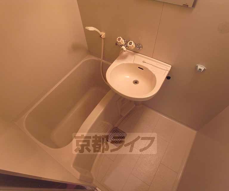 バス・シャワールーム　綺麗なお風呂です。