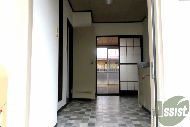 玄関　玄関からのお写真になります。いろんな角度からご覧あれー