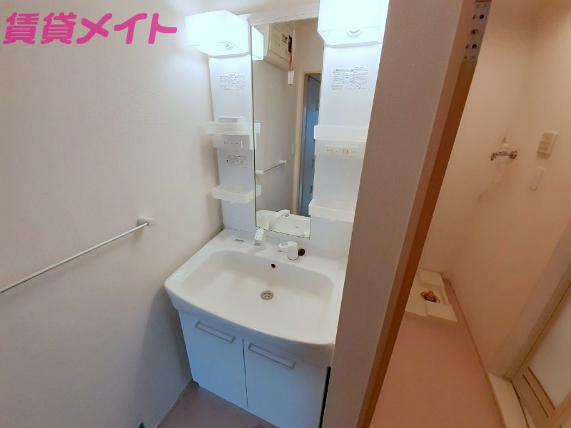 洗面設備　同型別部屋参考写真です