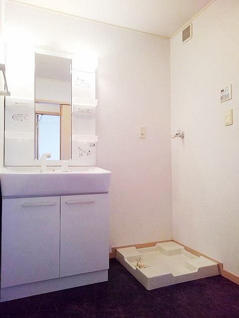 洗面設備　独立洗面台がございます。