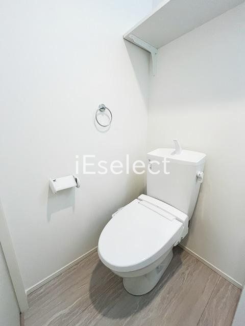 トイレ　温水洗浄便座付きのトイレ
