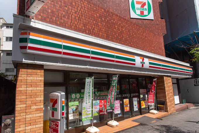 コンビニ　セブンイレブン南池袋3丁目店（コンビニ）まで287m