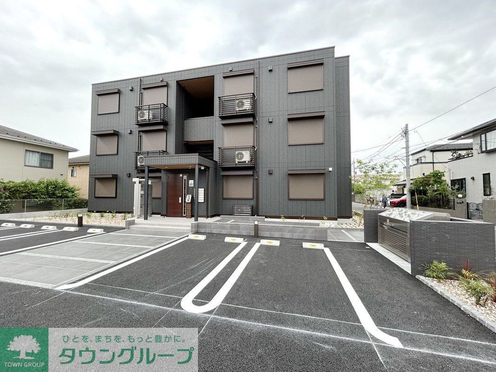 建物外観　駐車場