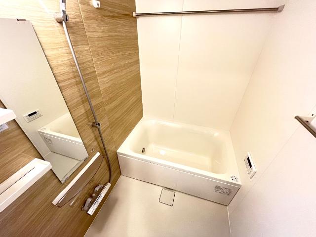 バス・シャワールーム　コンパクトで使いやすいお風呂です