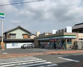 コンビニ　ファミリーマート 港土古店（コンビニ）まで734m