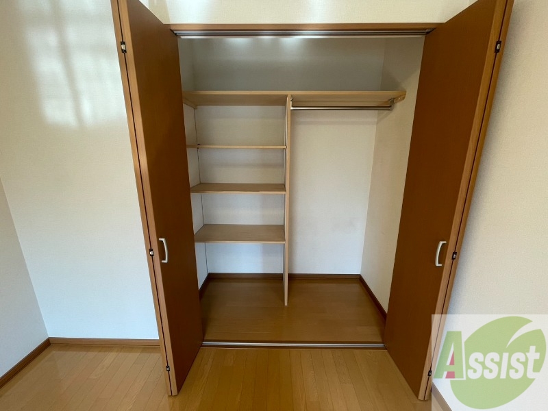 収納　クローゼットは奥行きもあり、荷物が多い方でも安心です。