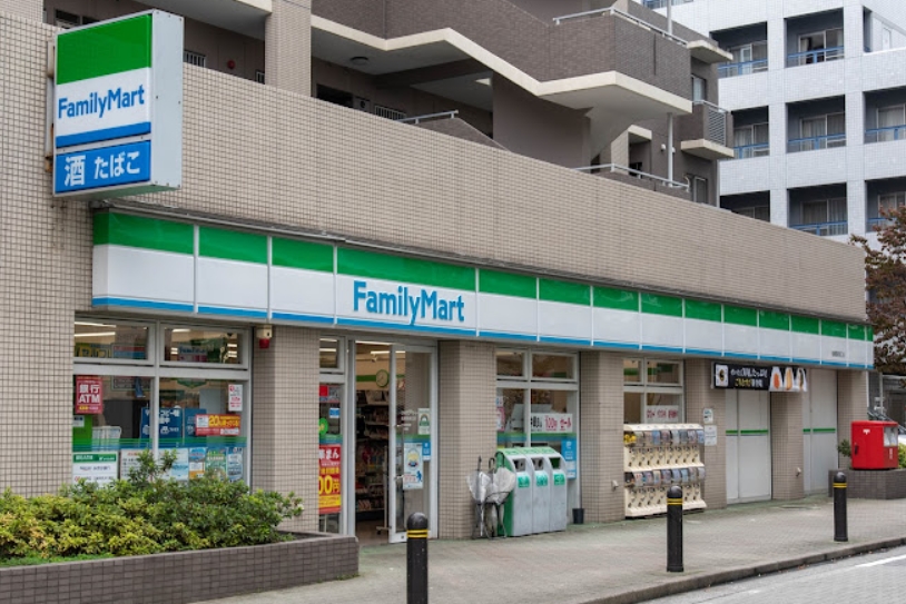 コンビニ　ファミリーマート船堀駅南口店（コンビニ）まで221m