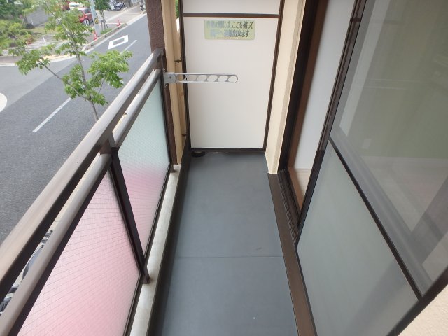 バルコニー　暖かな日差しのふりそそぐバルコニー