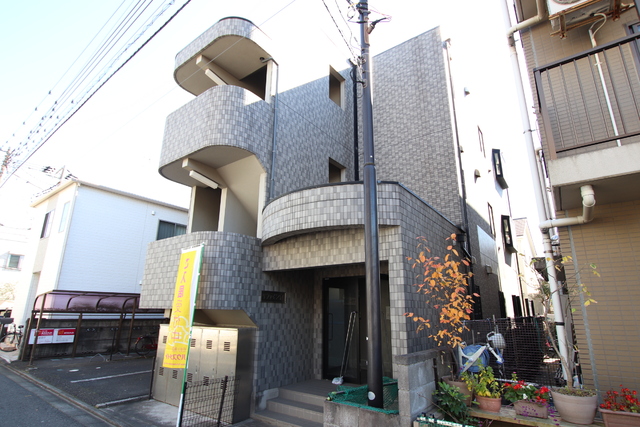 建物外観　周辺施設が充実しているマンションです♪