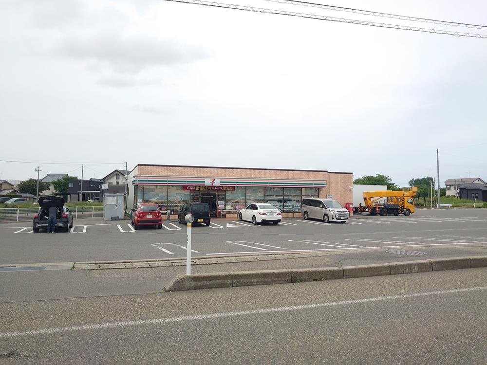 コンビニ　セブンイレブン 新潟小針8丁目店（コンビニ）まで353m