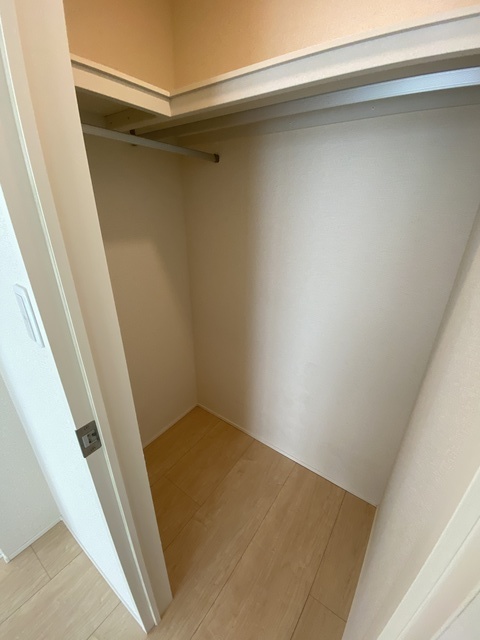 収納　ウォークインクローゼット収納！室内を広くご活用いただけます。