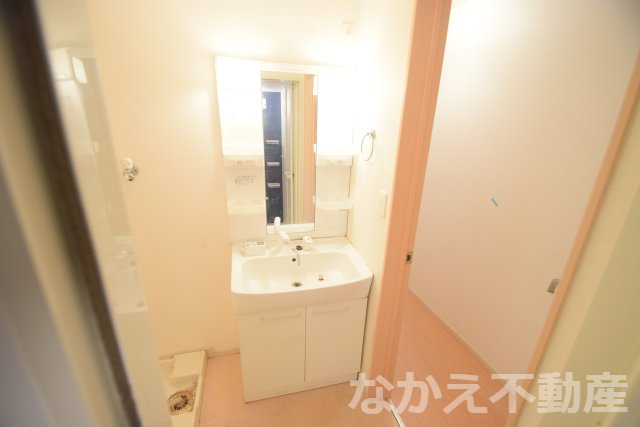 洗面設備　コンパクトで使いやすい洗面所