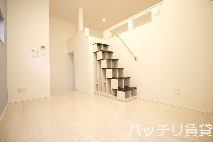 居室・リビング　同型タイプの為、現状を優先致します。
