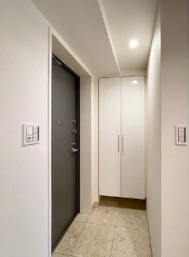 玄関　※別部屋の参考写真です。