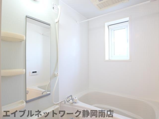 バス・シャワールーム　ゆったり過ごせるお風呂です