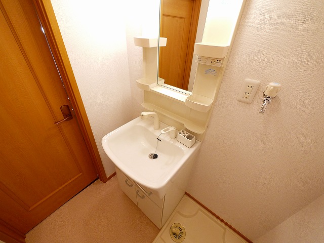 洗面設備　コンパクトで使いやすい洗面所