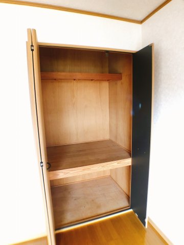 収納　３段に分かれた使いやすい押入れ