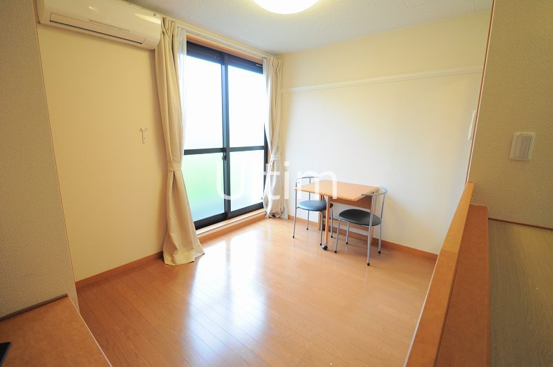 居室・リビング　※別のお部屋の写真です