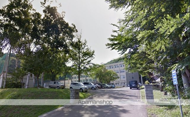 中学校　西陵中学校（中学校）まで239m
