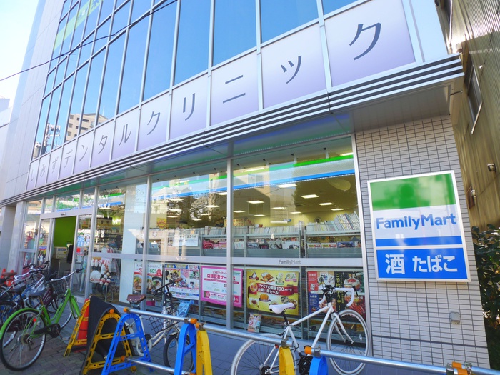コンビニ　ファミリーマート（コンビニ）まで240m