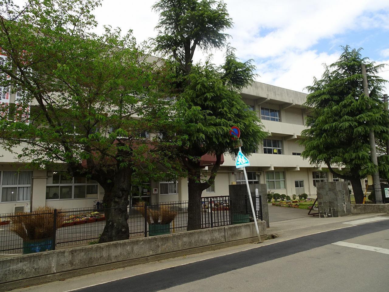 中学校　角野中学校（中学校）まで1076m