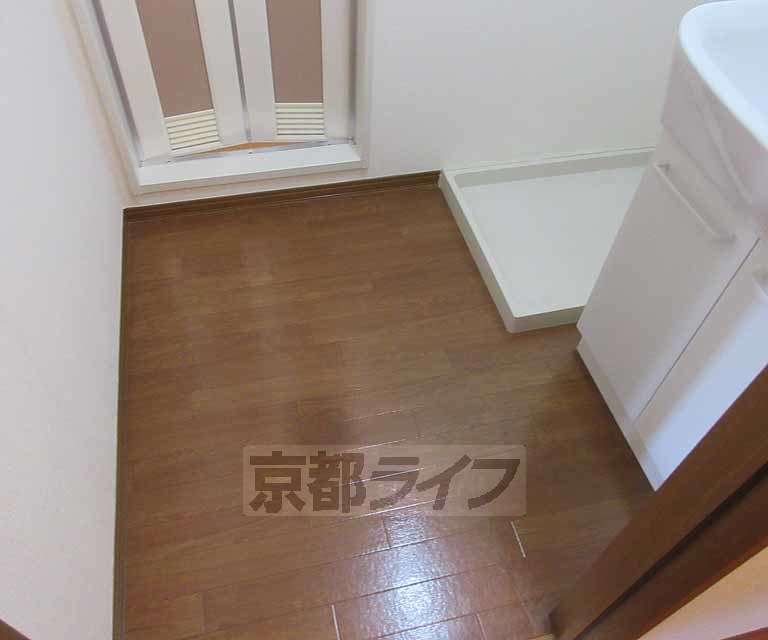 洗面設備　脱衣所も広め