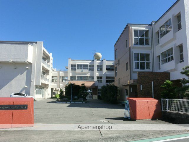 小学校　中瀬小学校（小学校）まで701m