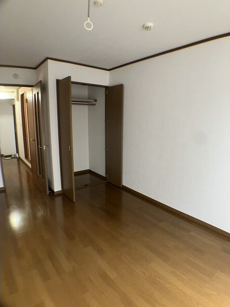 地下鉄東山線 高畑駅 徒歩12分 2階建 築26年の居間写真