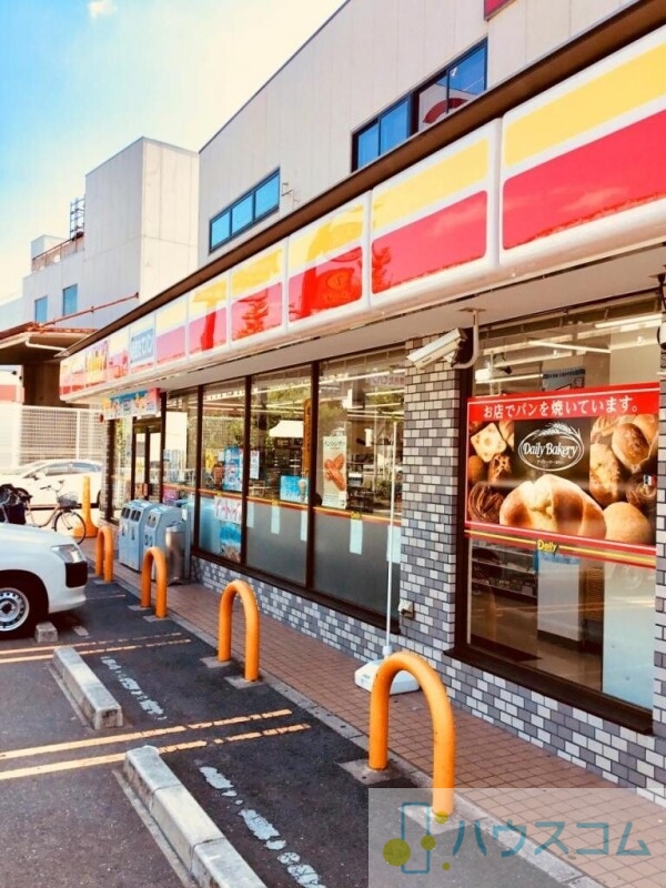 コンビニ　デイリーヤマザキ 茨木沢良宜駅前店（コンビニ）まで495m