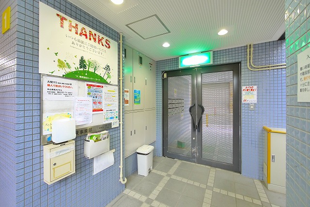 エントランス　オートロック付きで安心。