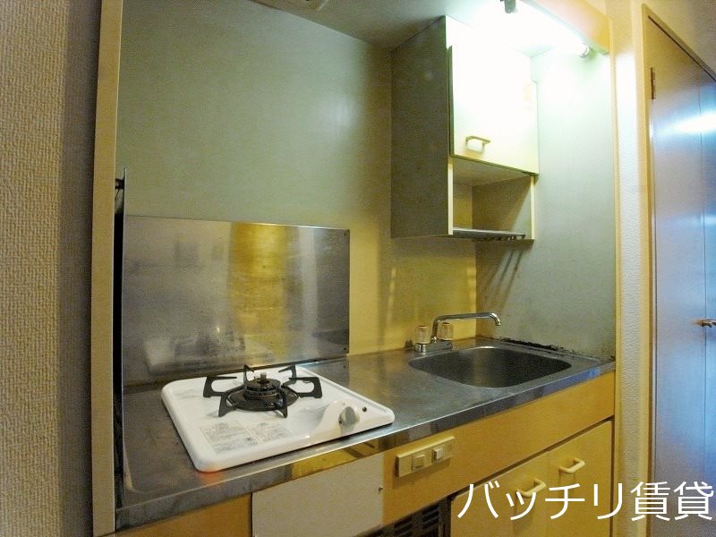 キッチン　別部屋写真の為現状を優先致します。