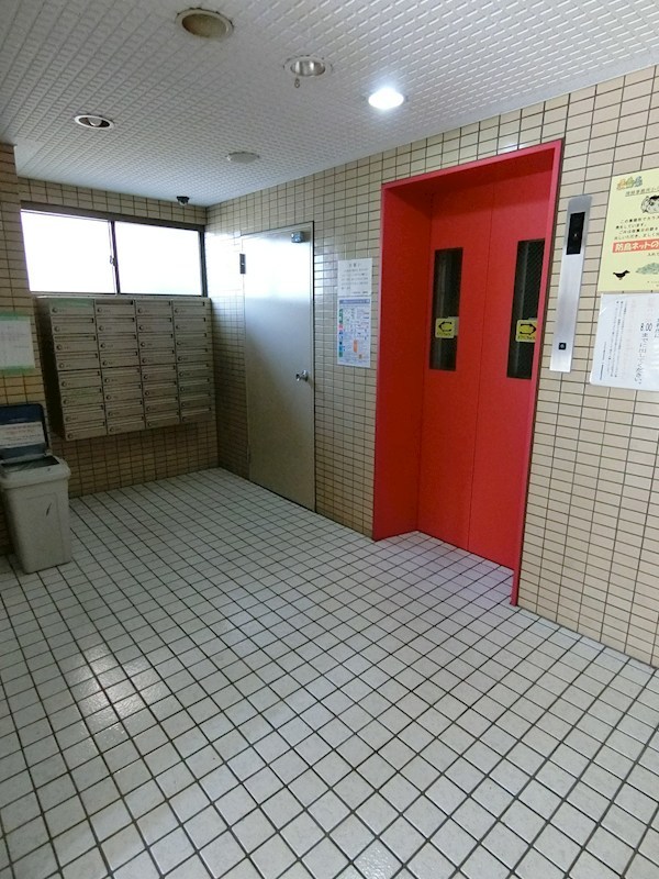 東武伊勢崎線 梅島駅 徒歩14分 9階建 築40年の外観写真