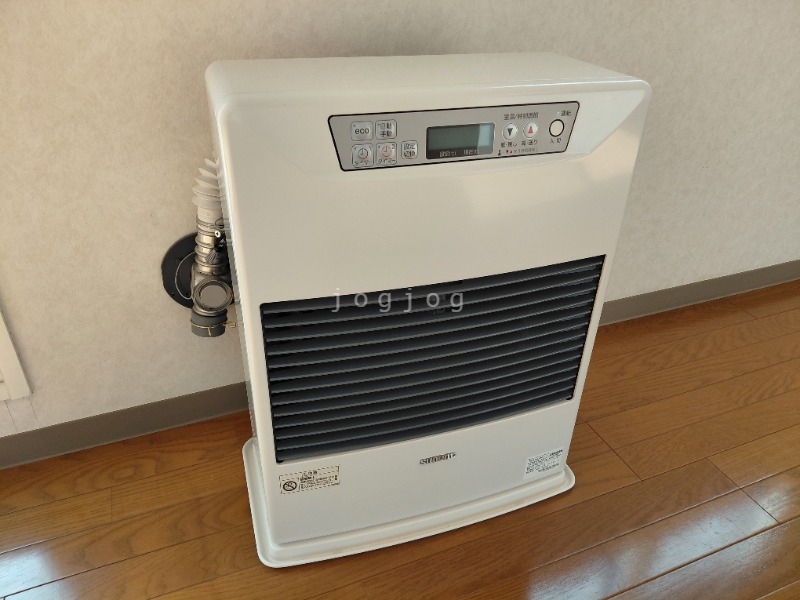 その他設備　冬はあったか石油ストーブです。