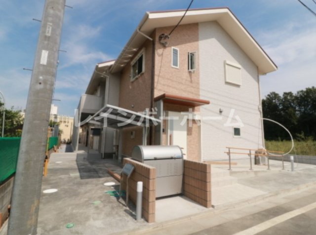 エントランス　落ち着いたエントランスです