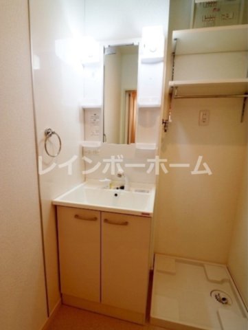 洗面設備　独立洗面化粧台が付いています