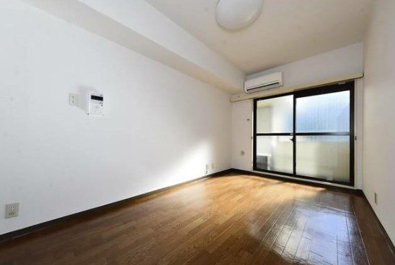 居室・リビング　6帖のお部屋です。