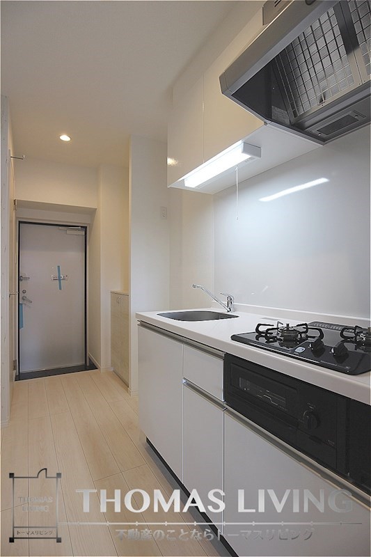 キッチン　お部屋によってクロスや建具の配色が異なります。現状優先。