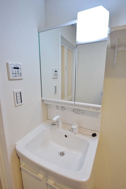 洗面設備　★忙しい朝に便利な独立洗面台です★