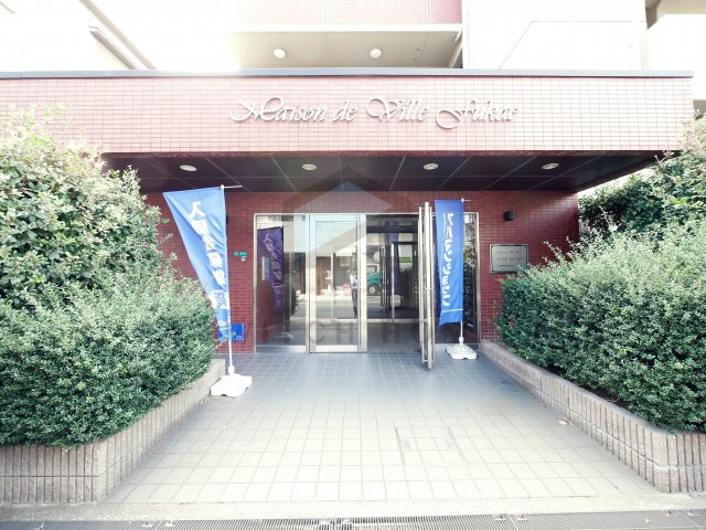 エントランス　落ち着いたエントランスです