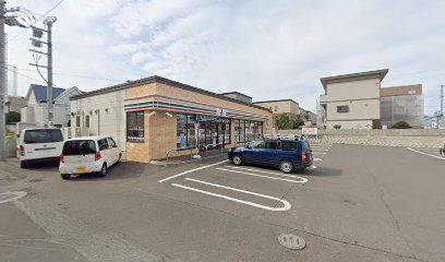 コンビニ　セブンイレブン札幌西岡2条店（コンビニ）まで834m