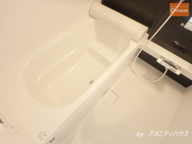 バス・シャワールーム　●追い炊き完備のゆったりとしたバスルーム。