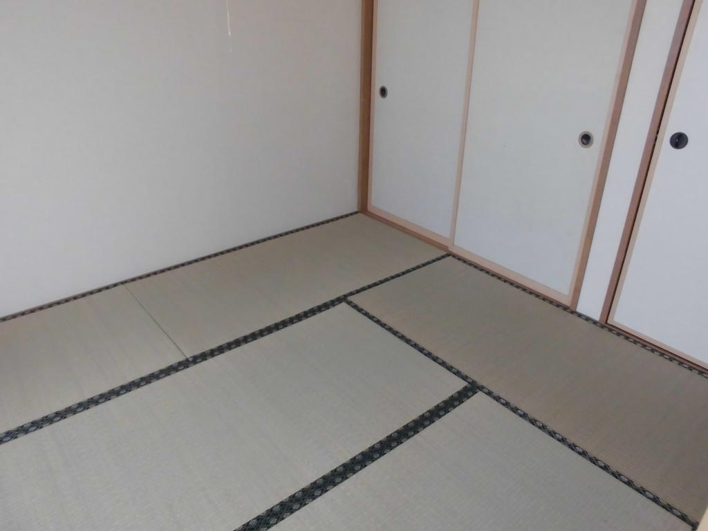 ハイツWEALIIの居間写真