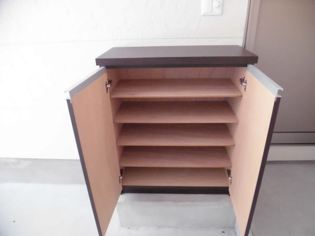 玄関　下駄箱つき