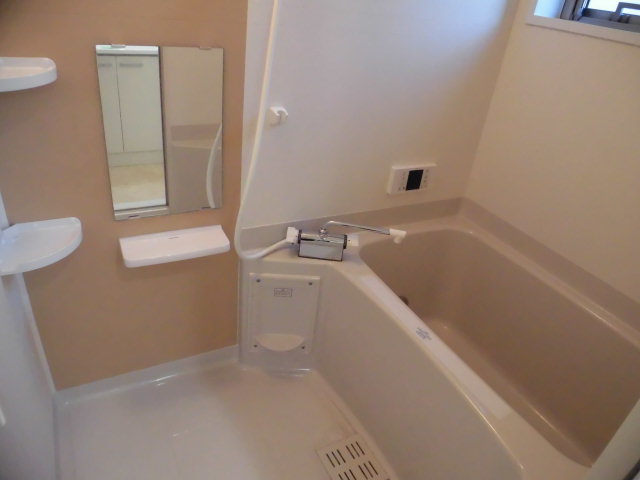 バス・シャワールーム　小窓付き浴室